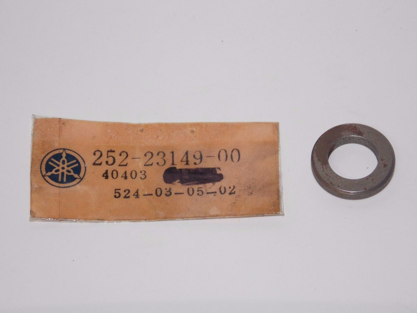 NOS YAMAHA  1971 1975 1976 UPPER SPRING WASHER JT1 RD125 TA125  252-23149-00 - MotoRaider