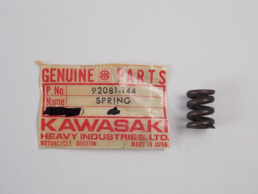 NOS OEM KAWASAKI 1976 1977 1978 1979 SPRING  KZ750   92081-144 - MotoRaider