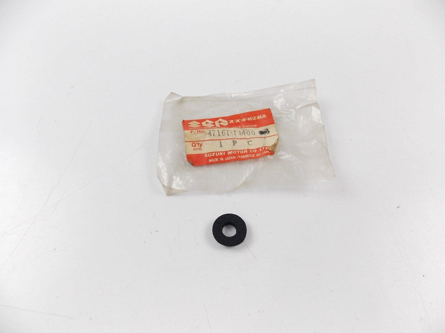 NOS OEM 1985-1991 SUZUKI FRAME COVER BOSS CUSHION SP600/125/200  47161-14A00 - MotoRaider