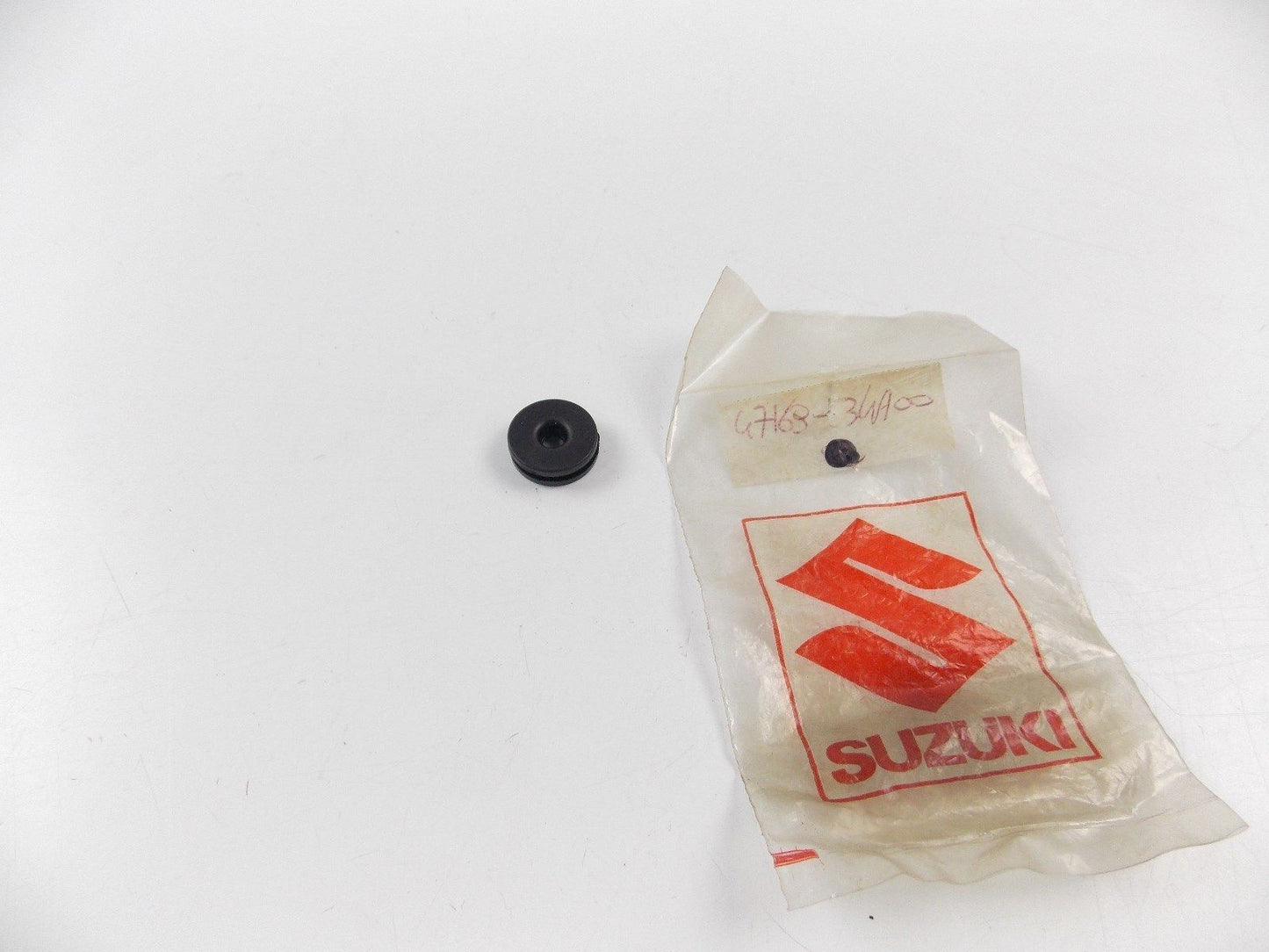 NOS OEM 1987-1989 SUZUKI LID CUSHION  LT300  47169-34A00 - MotoRaider