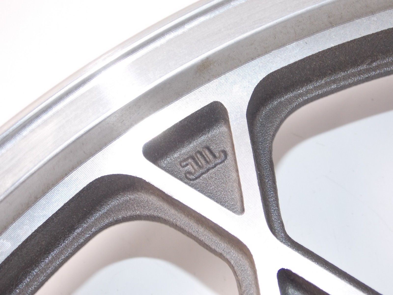NOS 1978 SUZUKI GS REAR FRONT ALLOY WHEEL SILVER BLACK RIM 18" 1.6 WM2 1.85 WM3 - MotoRaider