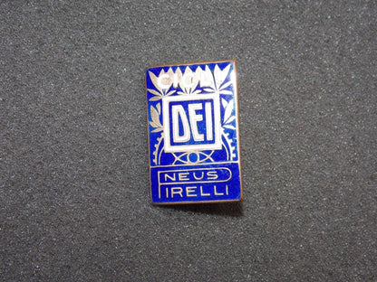1940's "CICLI DEI PNEUS PIRELLI" BICYCLE PORCELAIN BRASS LAPEL PIN BADGE ITALY - MotoRaider