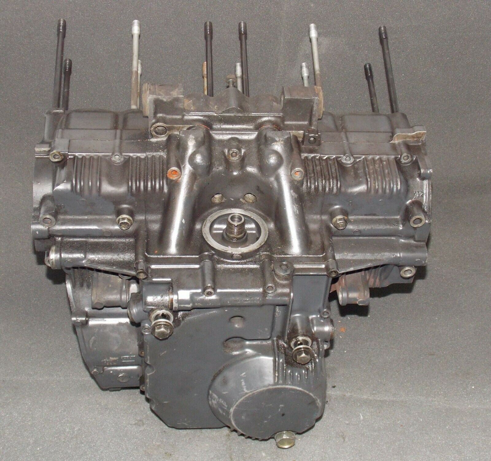 1986 SUZUKI GSX-R 750 ENGINE MOTOR CENTER CASES CRANKCASE R705-135306 - MotoRaider
