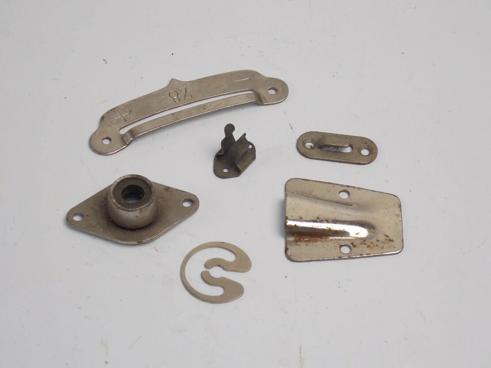 MUSIC PHONOGRAPH REPRODUCER GRAMOPHONE MIXED PARTS 78 DISC PLATE CLIP - MotoRaider