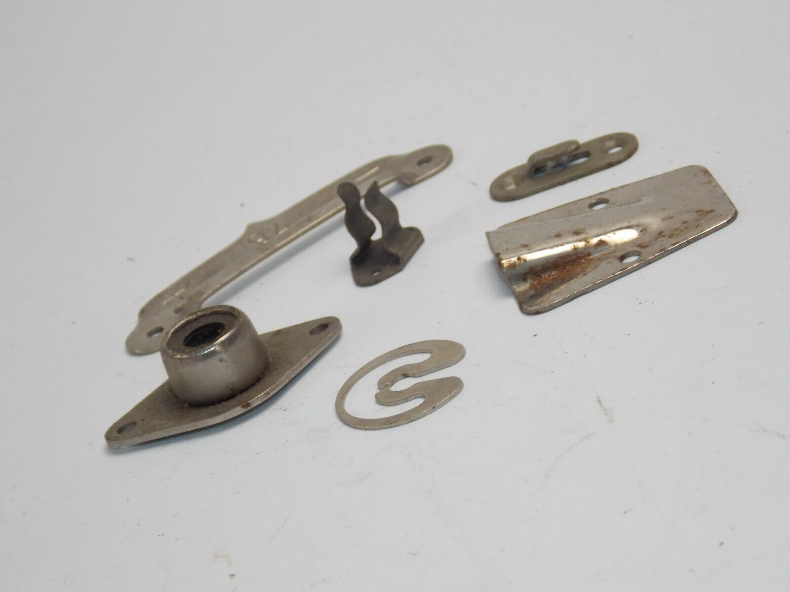 MUSIC PHONOGRAPH REPRODUCER GRAMOPHONE MIXED PARTS 78 DISC PLATE CLIP - MotoRaider