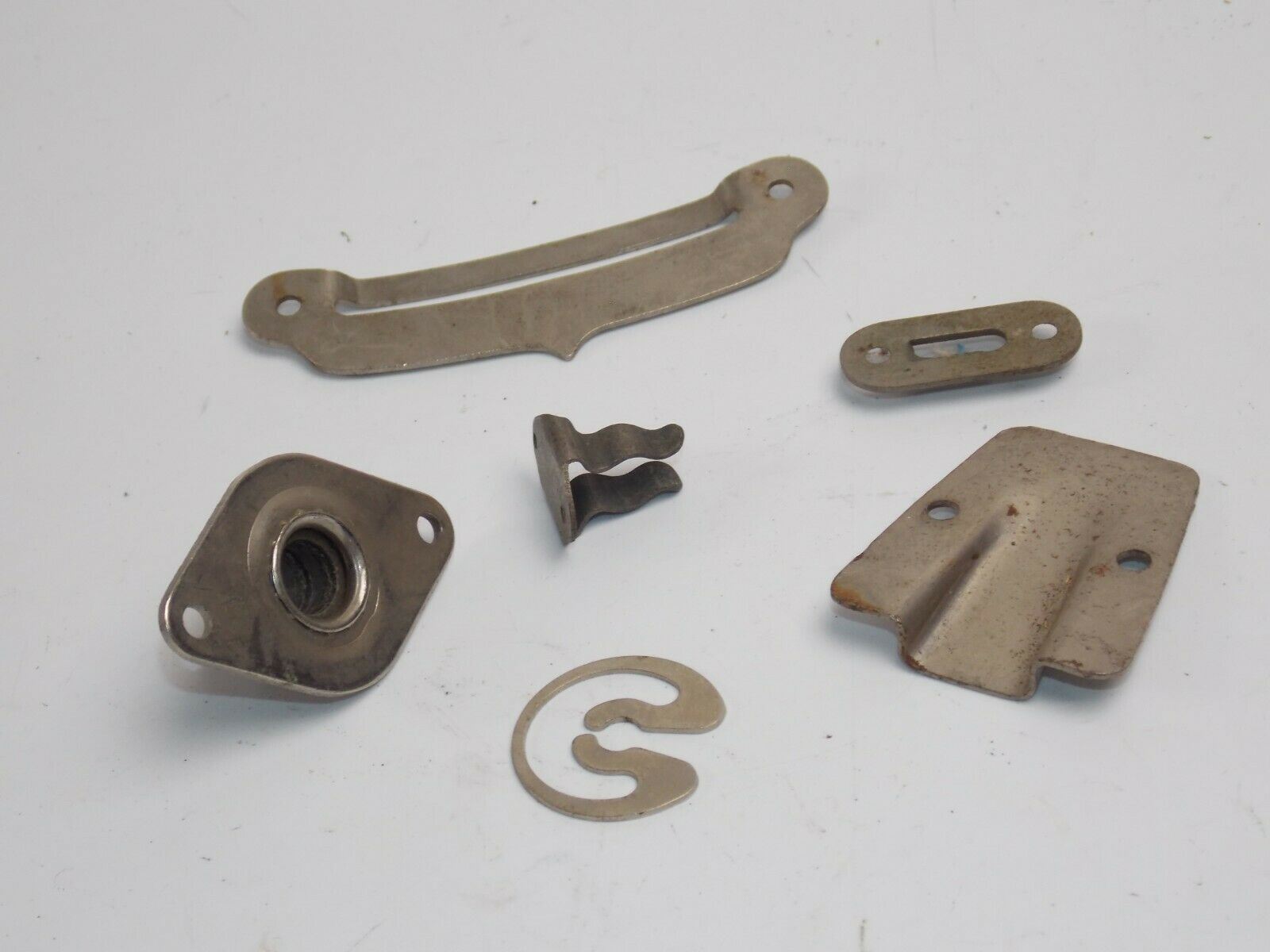 MUSIC PHONOGRAPH REPRODUCER GRAMOPHONE MIXED PARTS 78 DISC PLATE CLIP - MotoRaider