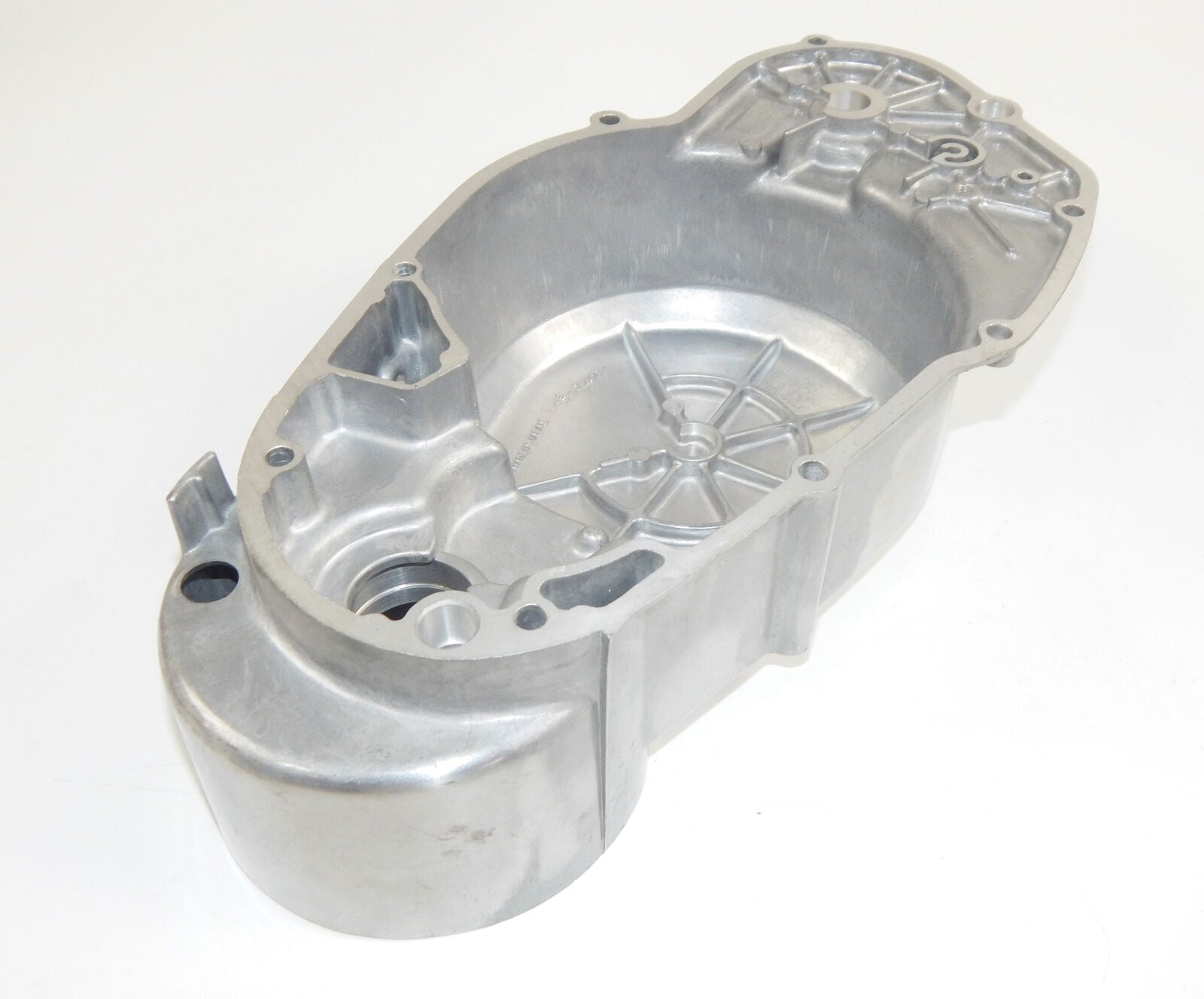 OEM 1970's SUZUKI GT380 GT550 ENGINE MOTOR CRANKCASE RIGHT COVER "3SZZ153" - MotoRaider