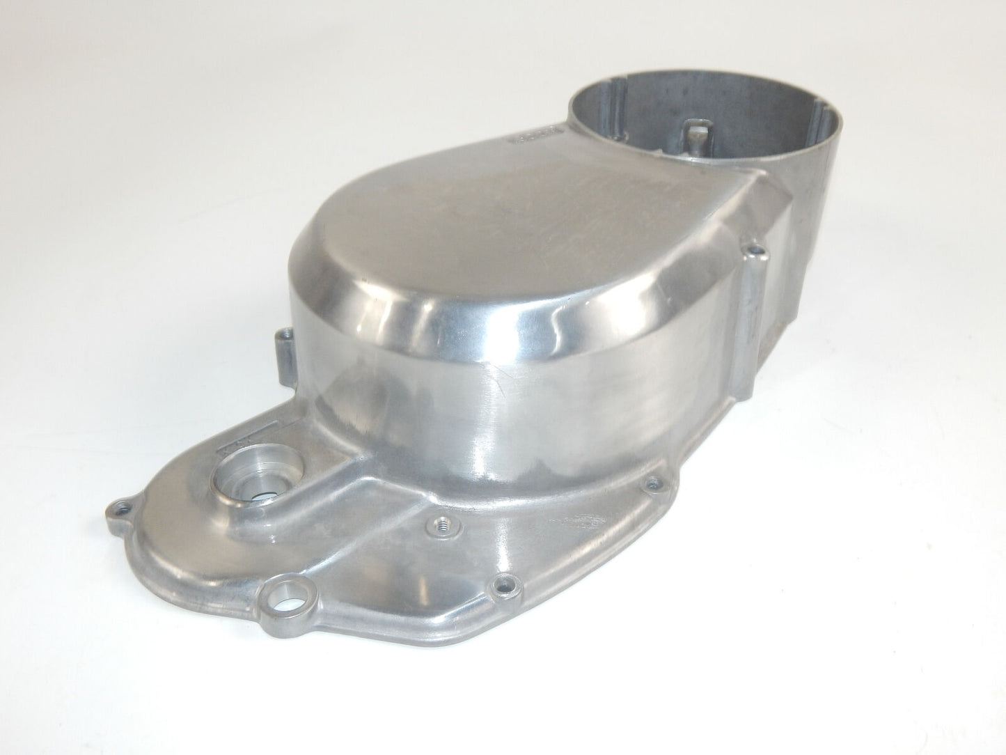 OEM 1970's SUZUKI GT380 GT550 ENGINE MOTOR CRANKCASE RIGHT COVER "3SZZ153" - MotoRaider