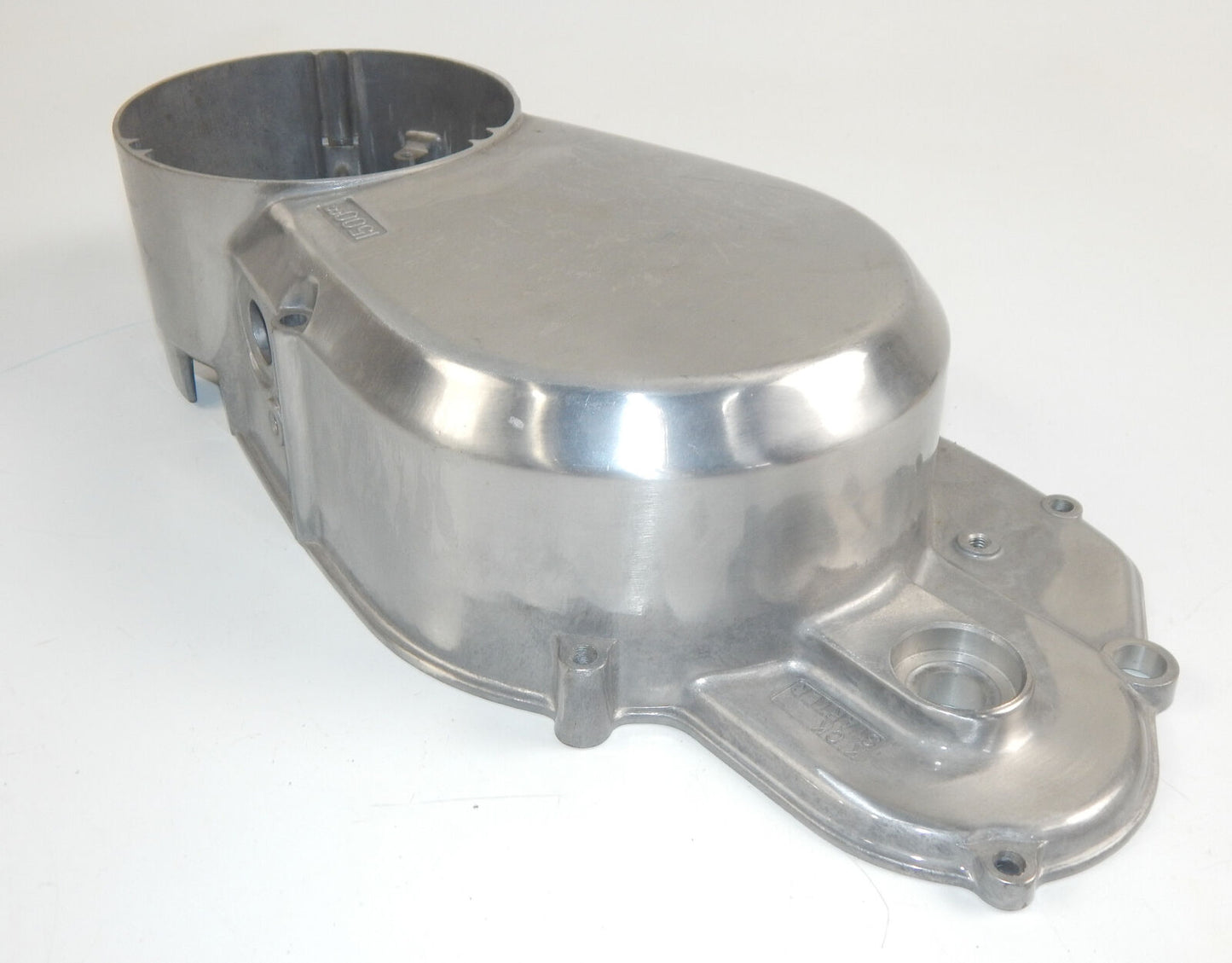 OEM 1970's SUZUKI GT380 GT550 ENGINE MOTOR CRANKCASE RIGHT COVER "3SZZ153" - MotoRaider