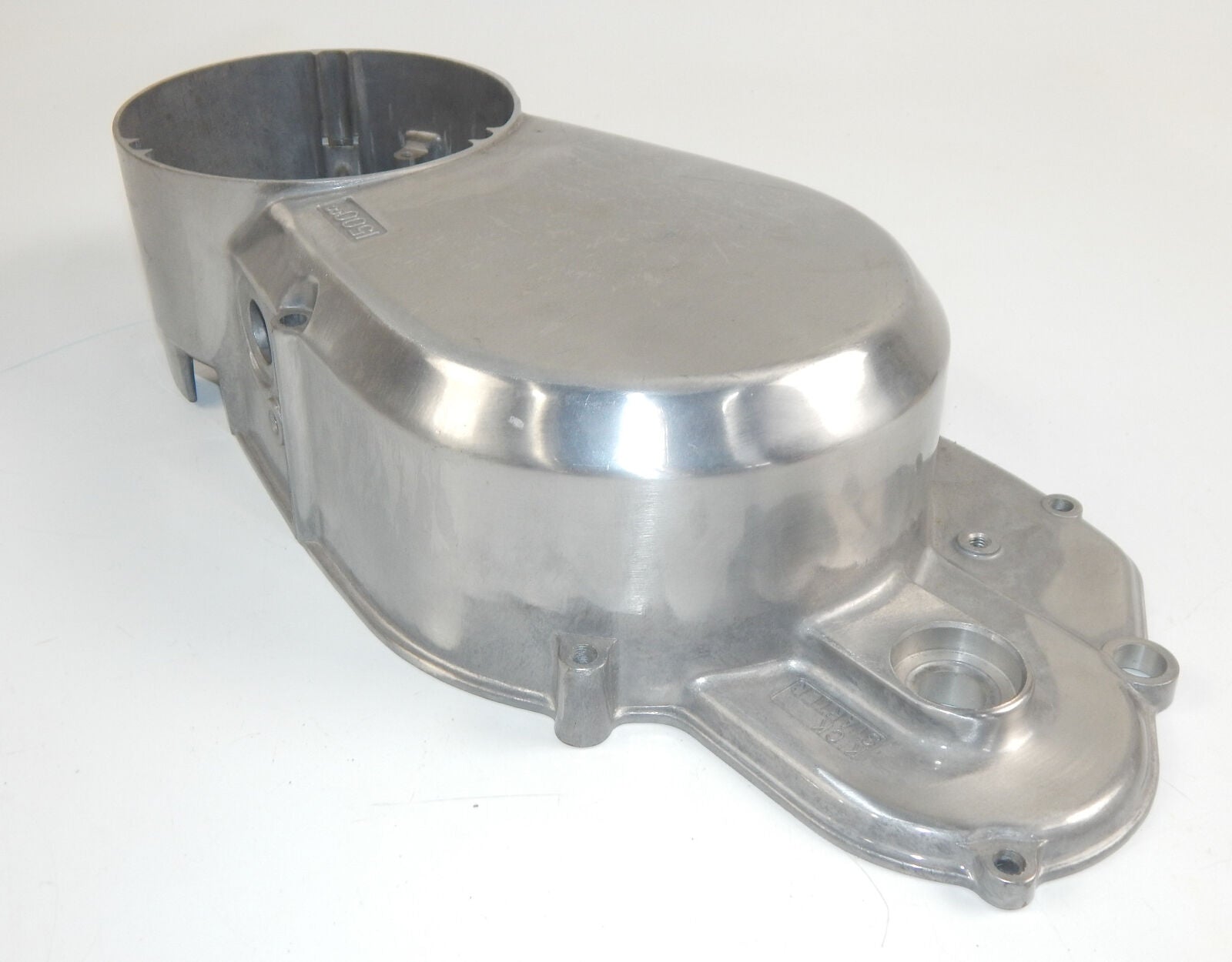 OEM 1970's SUZUKI GT380 GT550 ENGINE MOTOR CRANKCASE RIGHT COVER "3SZZ153" - MotoRaider