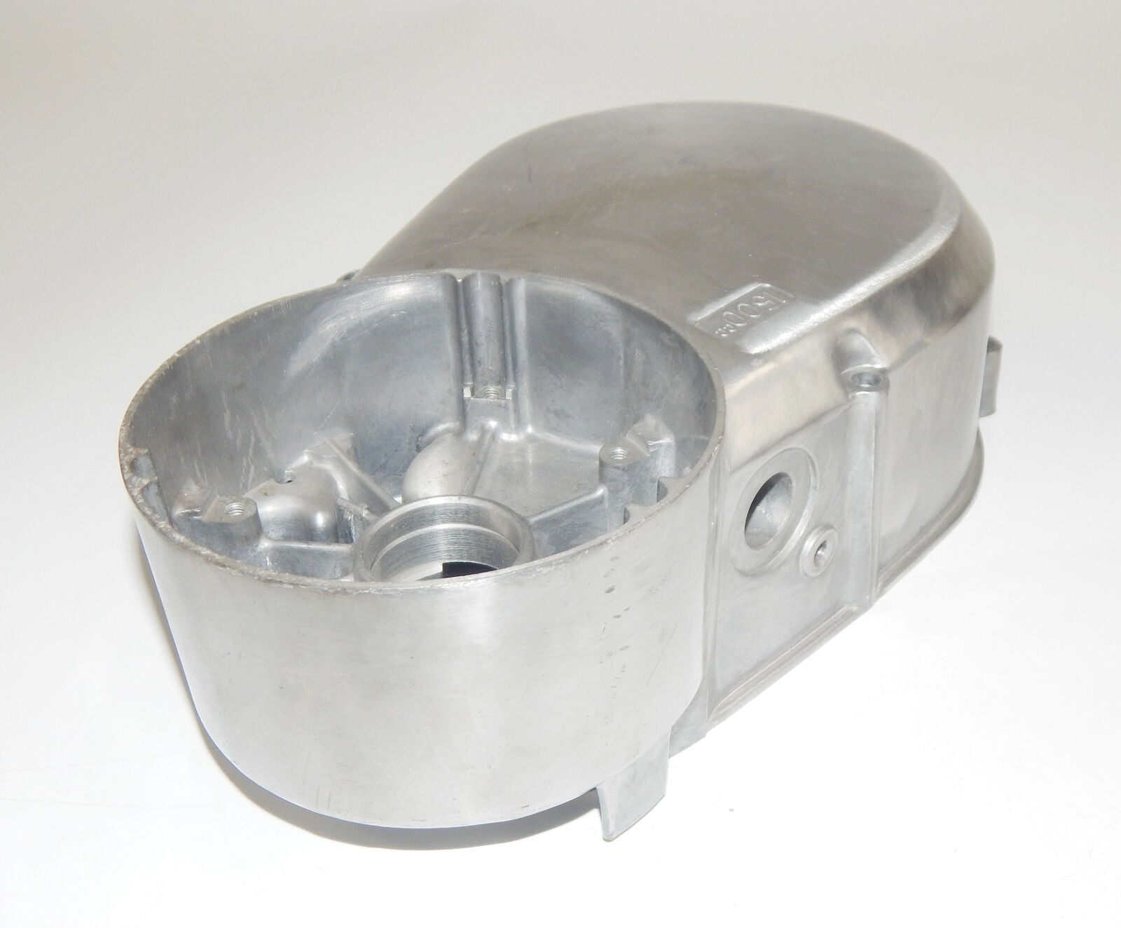 OEM 1970's SUZUKI GT380 GT550 ENGINE MOTOR CRANKCASE RIGHT COVER "3SZZ153" - MotoRaider