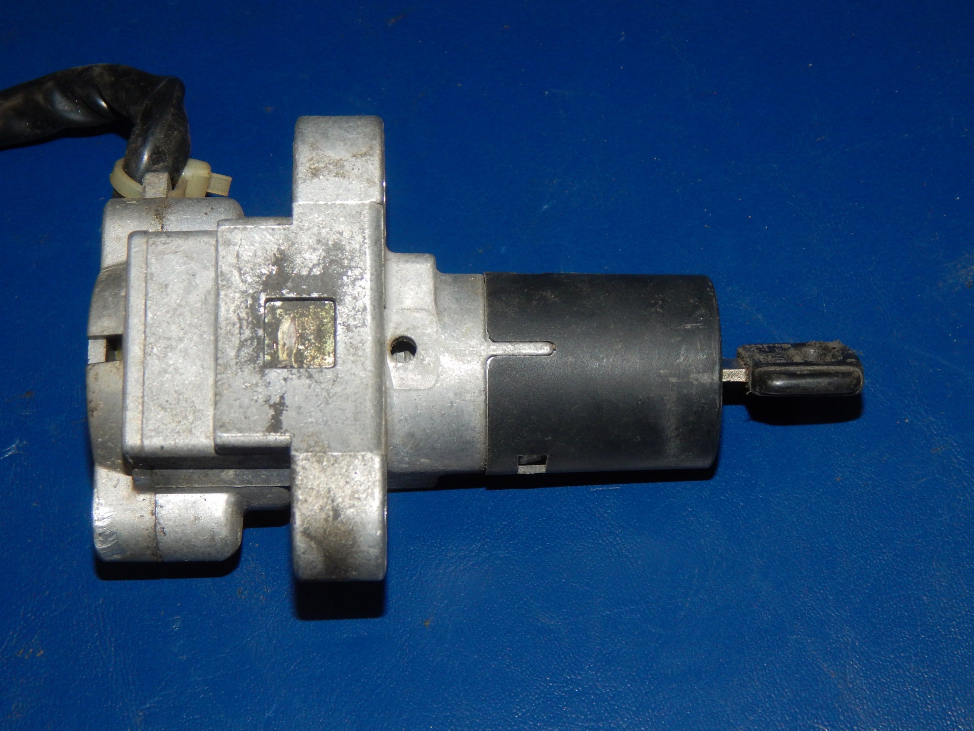 1993 SUZUKI BANDIT GSF 400 IGNITION CYLINDER LOCK+KEY VINTAGE JAPAN - MotoRaider