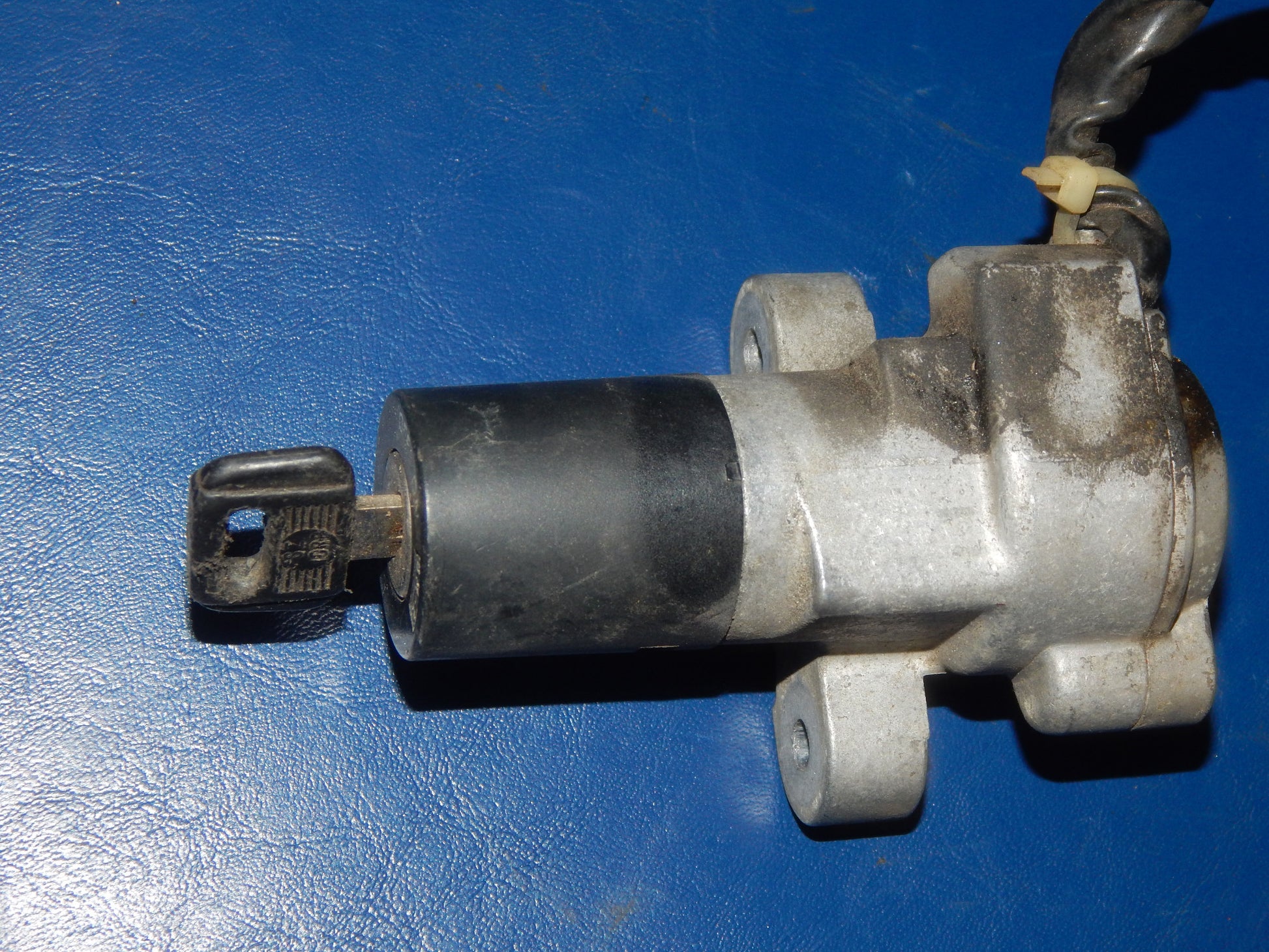 1993 SUZUKI BANDIT GSF 400 IGNITION CYLINDER LOCK+KEY VINTAGE JAPAN - MotoRaider