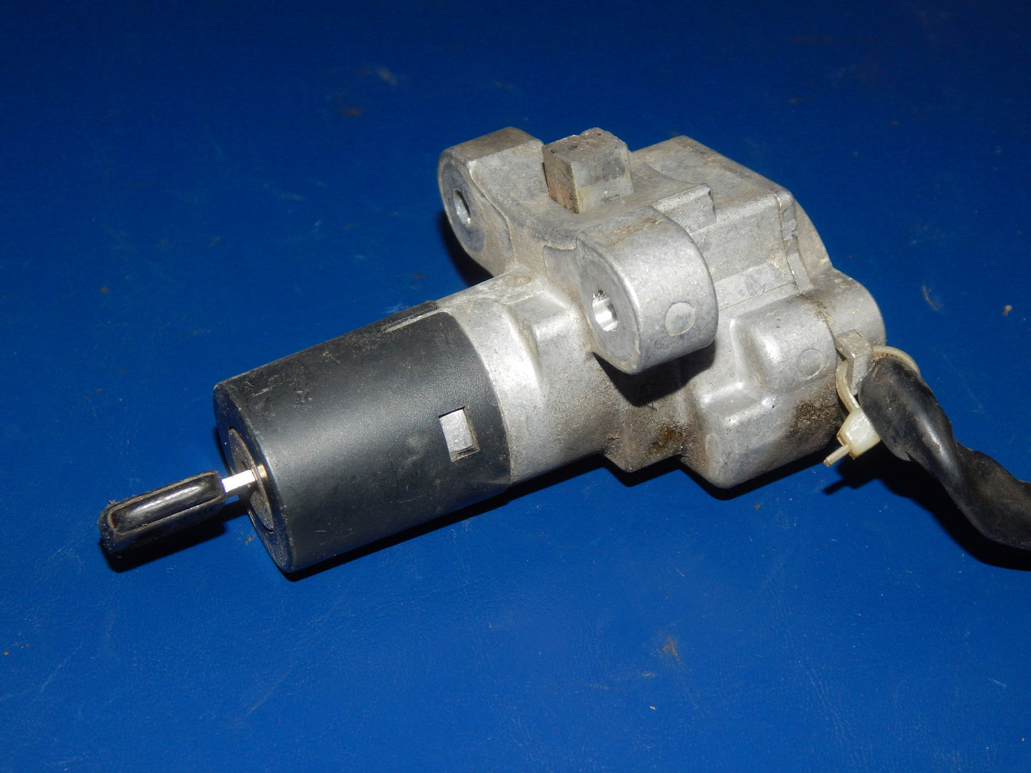 1993 SUZUKI BANDIT GSF 400 IGNITION CYLINDER LOCK+KEY VINTAGE JAPAN - MotoRaider