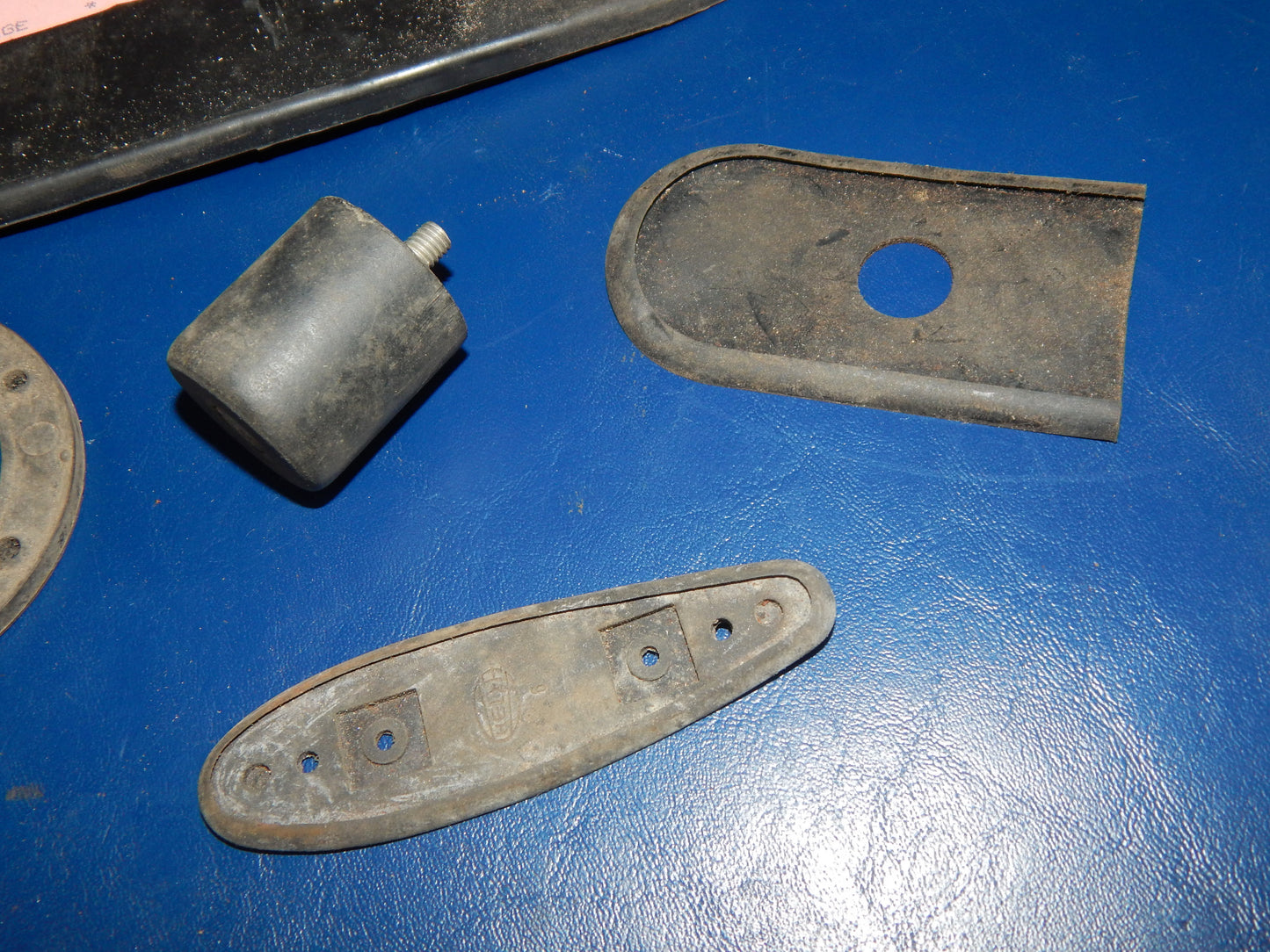 PORSCHE 356 MIX RUBBER PARTS DOOR TURN SIGNAL SENDING UNIT PLATE LIGHT TRIM SEAL - MotoRaider