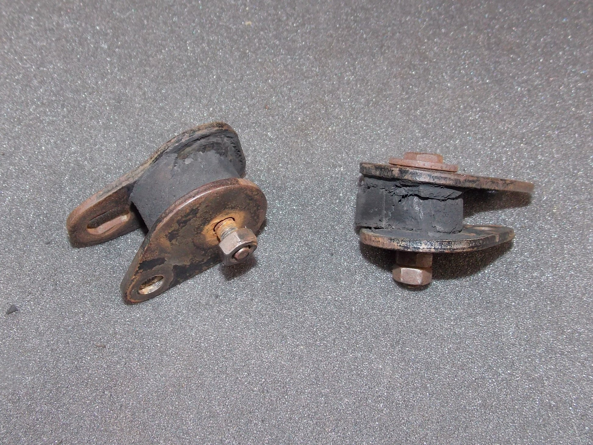 OEM YAMAHA 1976 YZ400 MUFFLER MOUNTS BRACKETS EXHAUST PIPE DAMPER - MotoRaider