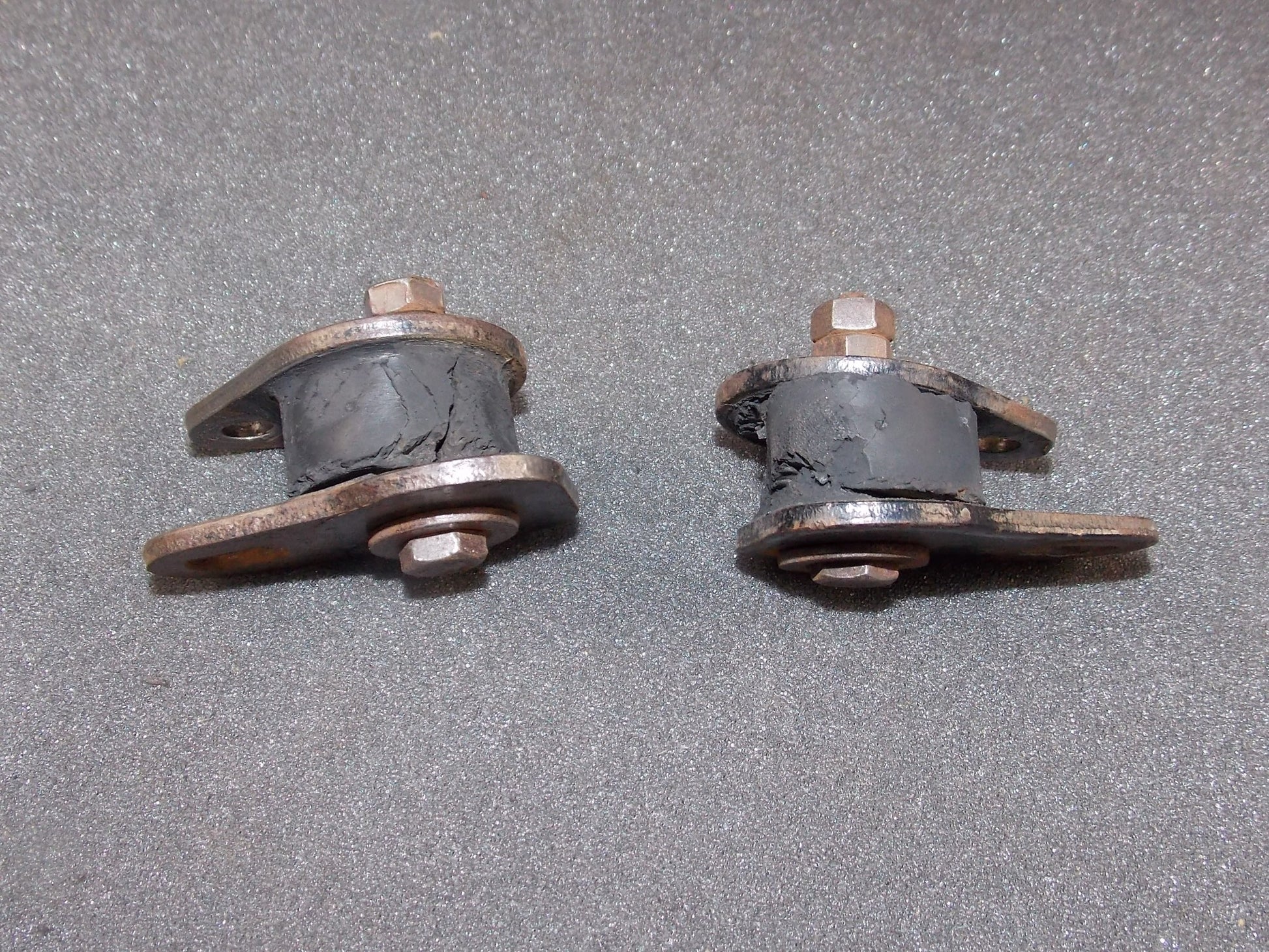 OEM YAMAHA 1976 YZ400 MUFFLER MOUNTS BRACKETS EXHAUST PIPE DAMPER - MotoRaider