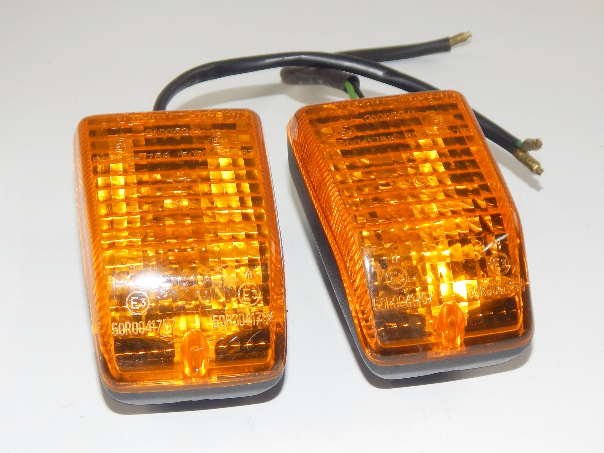 Triom 21.0051/1 P25-1 R19-10 210052/1 RH LH TURN SIGNAL INDICATOR MOTORCYCLE - MotoRaider