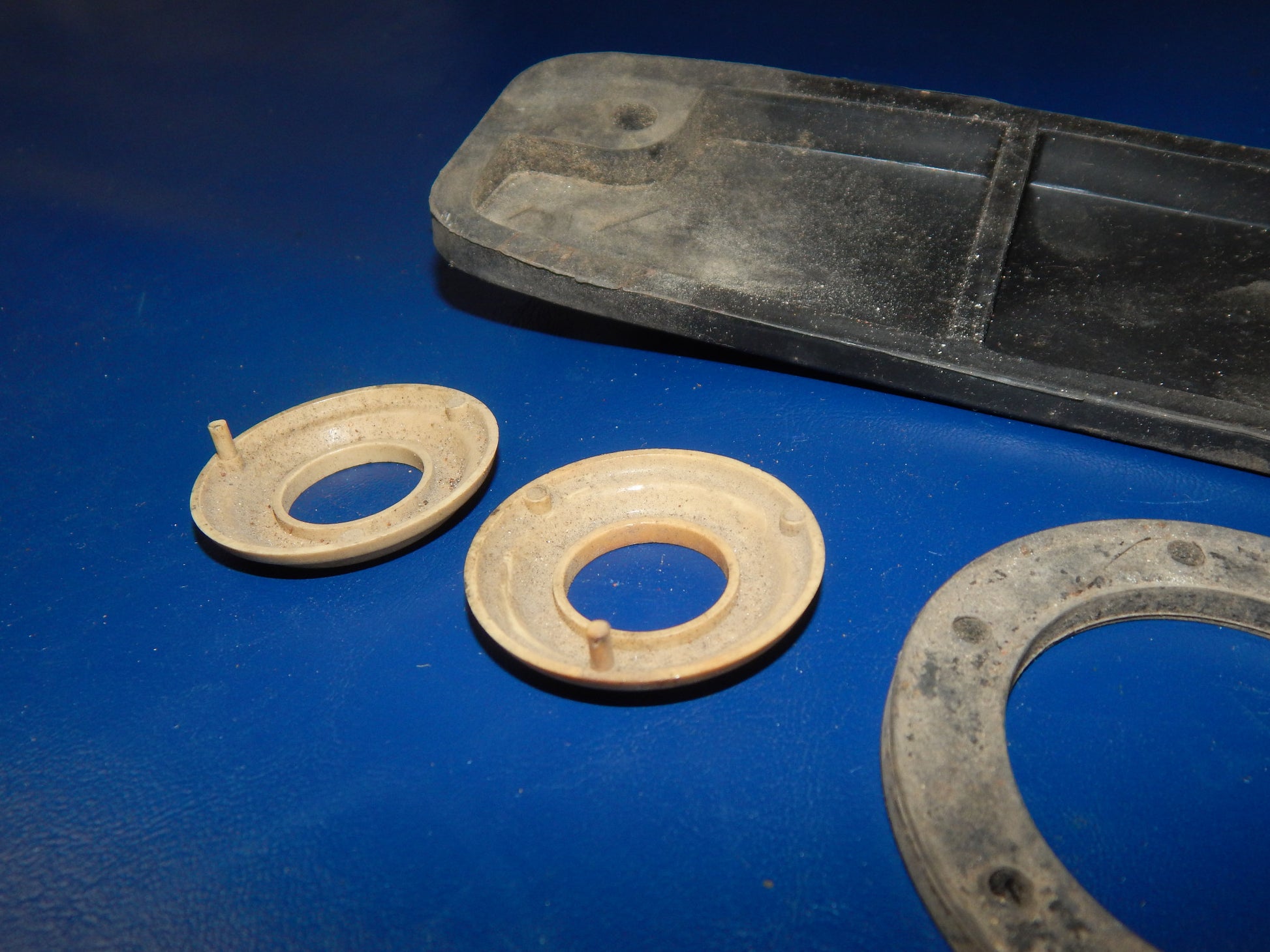 PORSCHE 356 MIX RUBBER PARTS DOOR TURN SIGNAL SENDING UNIT PLATE LIGHT TRIM SEAL - MotoRaider