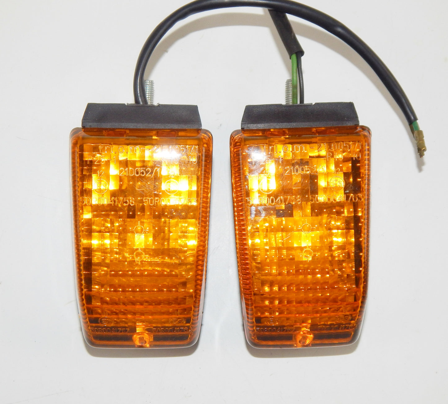 Triom 21.0051/1 P25-1 R19-10 210052/1 RH LH TURN SIGNAL INDICATOR MOTORCYCLE - MotoRaider