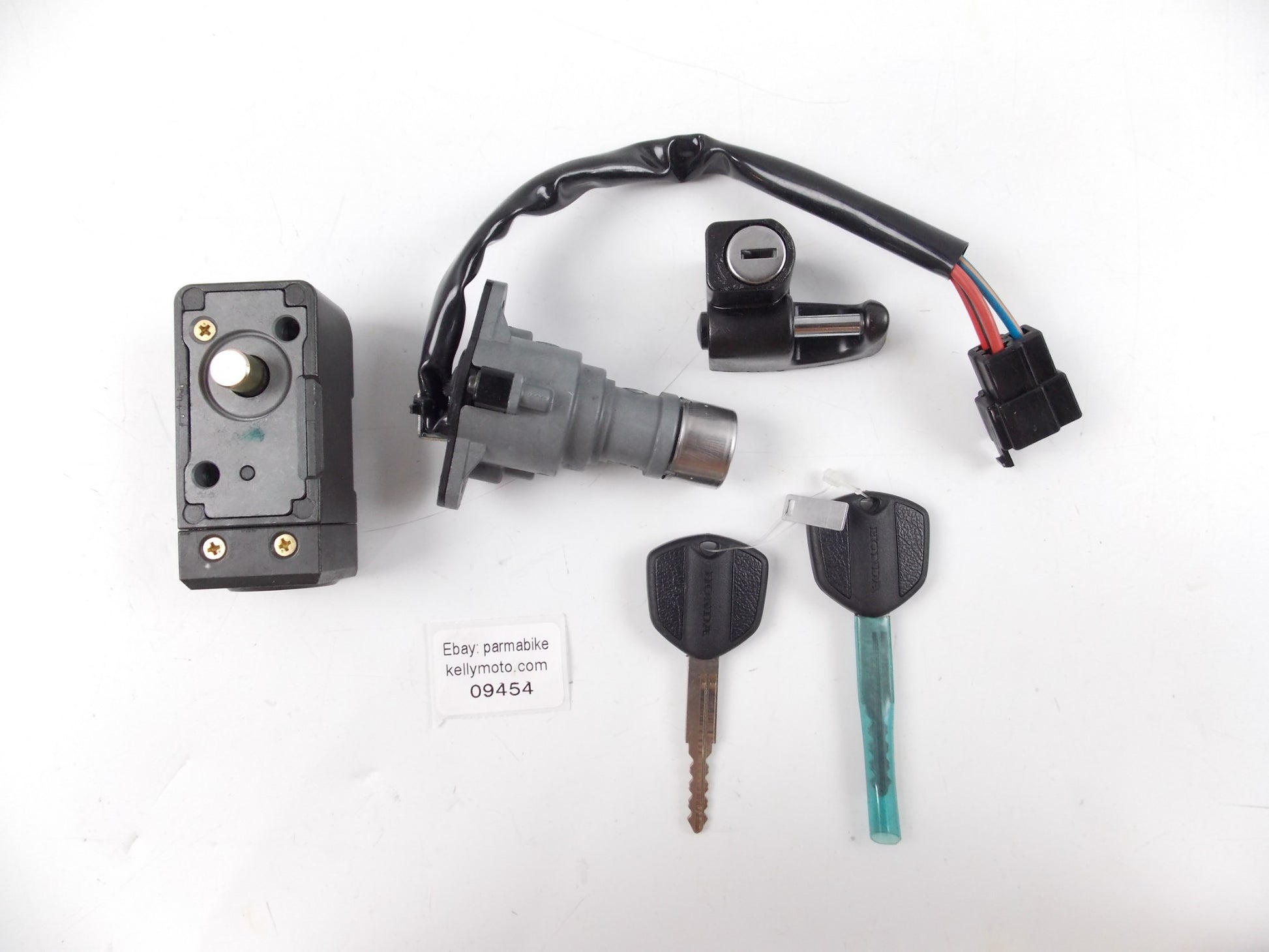 NOS OEM HONDA 2004-2007 VT750 KEY SET HELMET SIDE COVER LOCK 35010-MEG-640 - MotoRaider