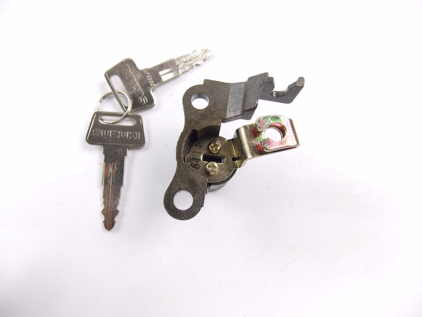NOS OEM SUZUKI 1995-2000 BURGMAN 125 LOCK SET SEAT NO.2 95700-41810-000 - MotoRaider