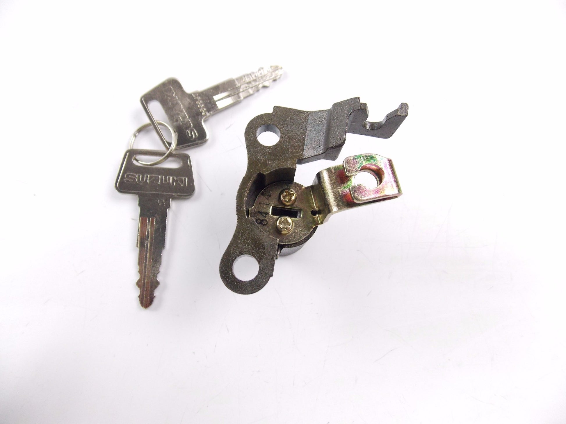 NOS OEM SUZUKI 1995-2000 BURGMAN 125 LOCK SET SEAT NO.2 95700-41810-000 - MotoRaider