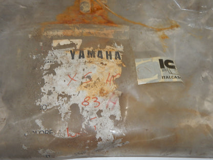 1980-90's YAMAHA FZ LMP FIBERGLASS RIGHT LOWER FAIRING PANEL COVER SILVER RED - MotoRaider