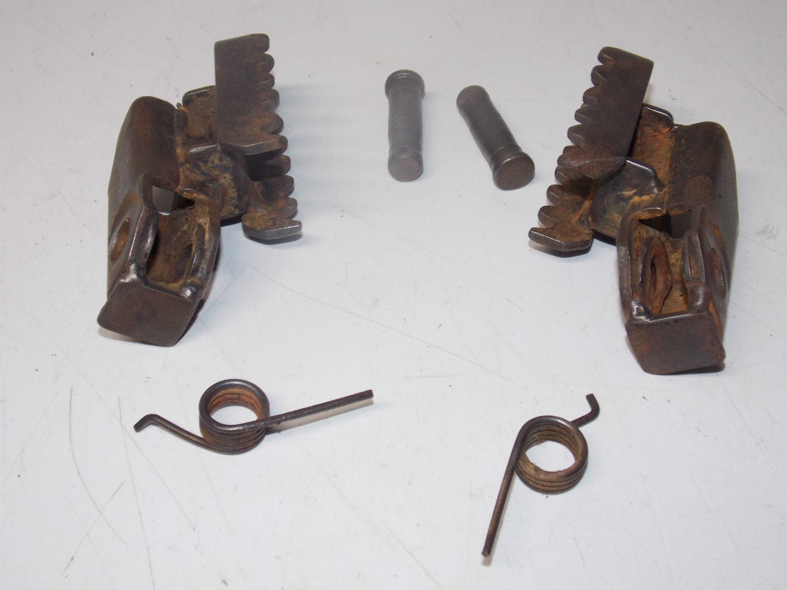 1979 SUZUKI RM250N LEFT RIGHT FOOTPEGS FOOTRESTS SPRINGS RM 250 VINTAGE AHRMA - MotoRaider