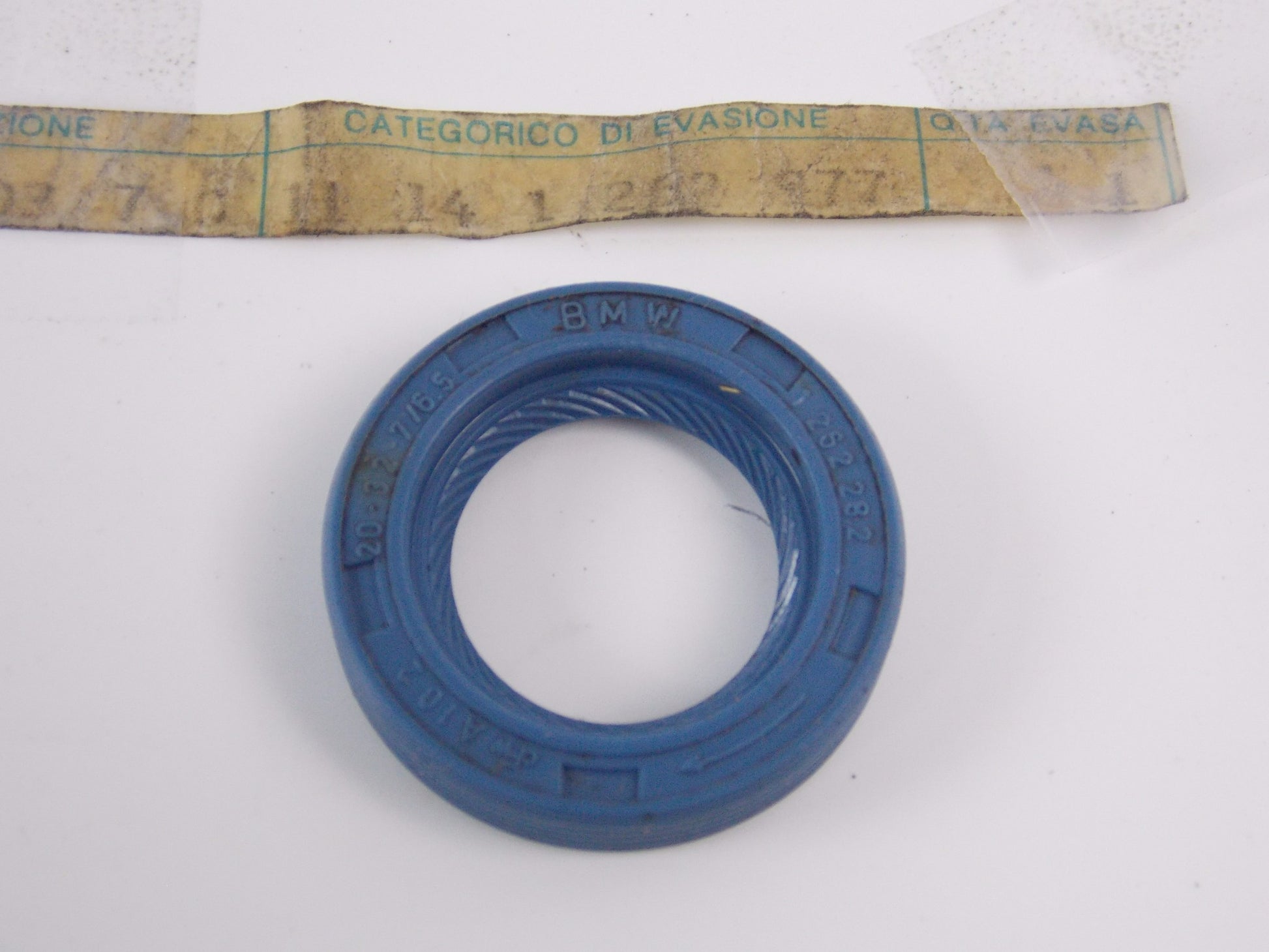 NOS OEM BMW 74-85 R100/60/75/80/90 COVER SHAFT SEAL 20X32X7 11141262977 - MotoRaider