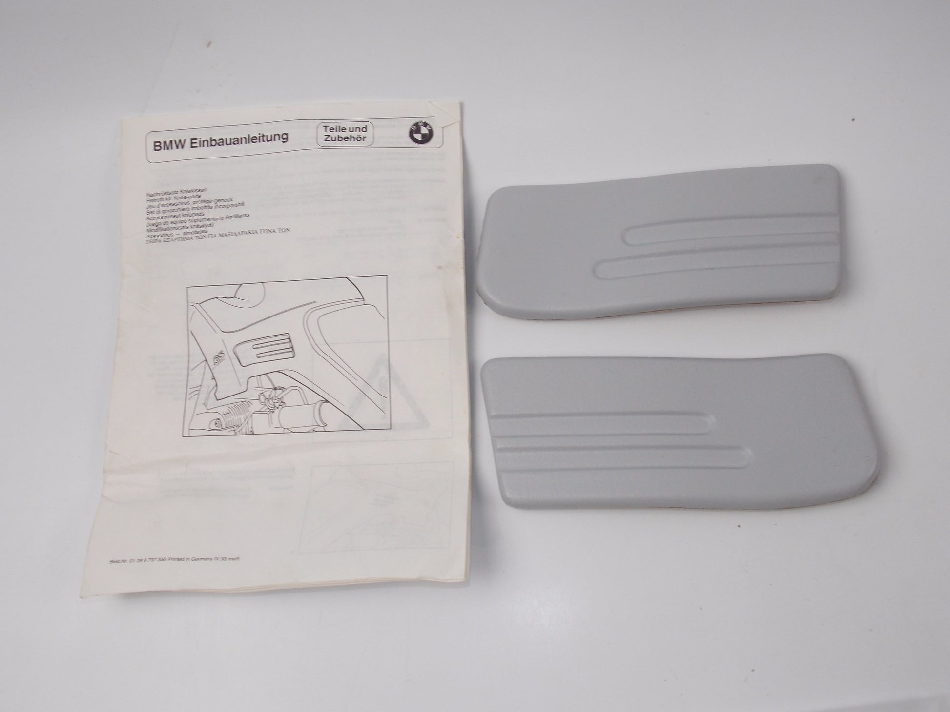 NOS OEM BMW 1992-2001 R 1100 RS KNEE PADDING SET LH/RH 16112316374 | 16112316375 - MotoRaider