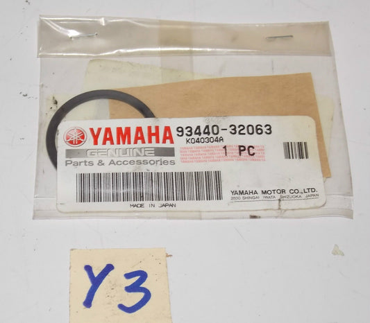 YAMAHA 1978 2011 XS1100 YZFR1 RAIDER FJR1300 STRATOLINER FZ1 CIRCLIP 93440-32063 - MotoRaider