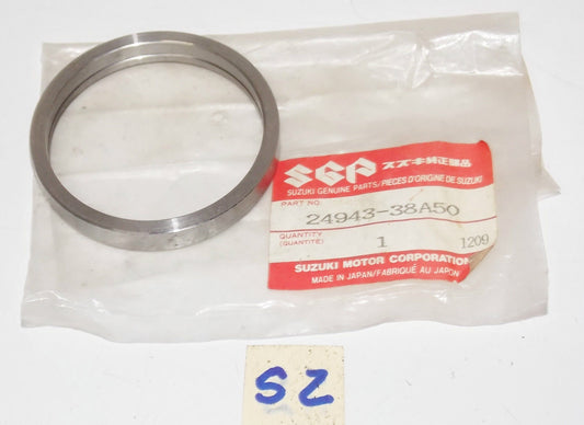 SUZUKI 1986 1988 1991 19922 1995 VS700 VS750 VX800 OIL SEAL HOUSING 24943-38A50 - MotoRaider