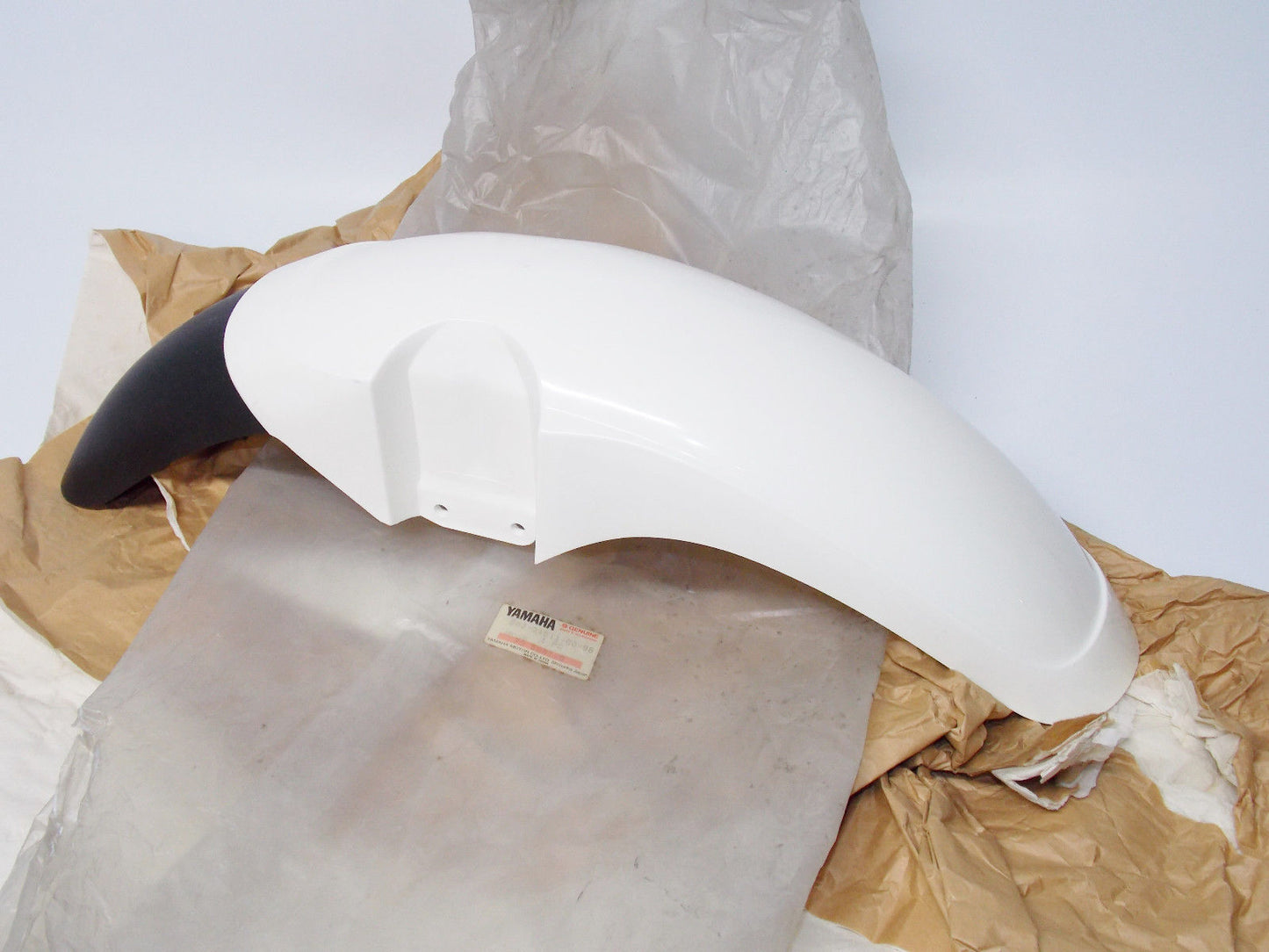 NOS OEM YAMAHA 1988 1989 1990 XT600 TENERE WHITE FRONT FENDER 3AJ-21511-00-98 - MotoRaider