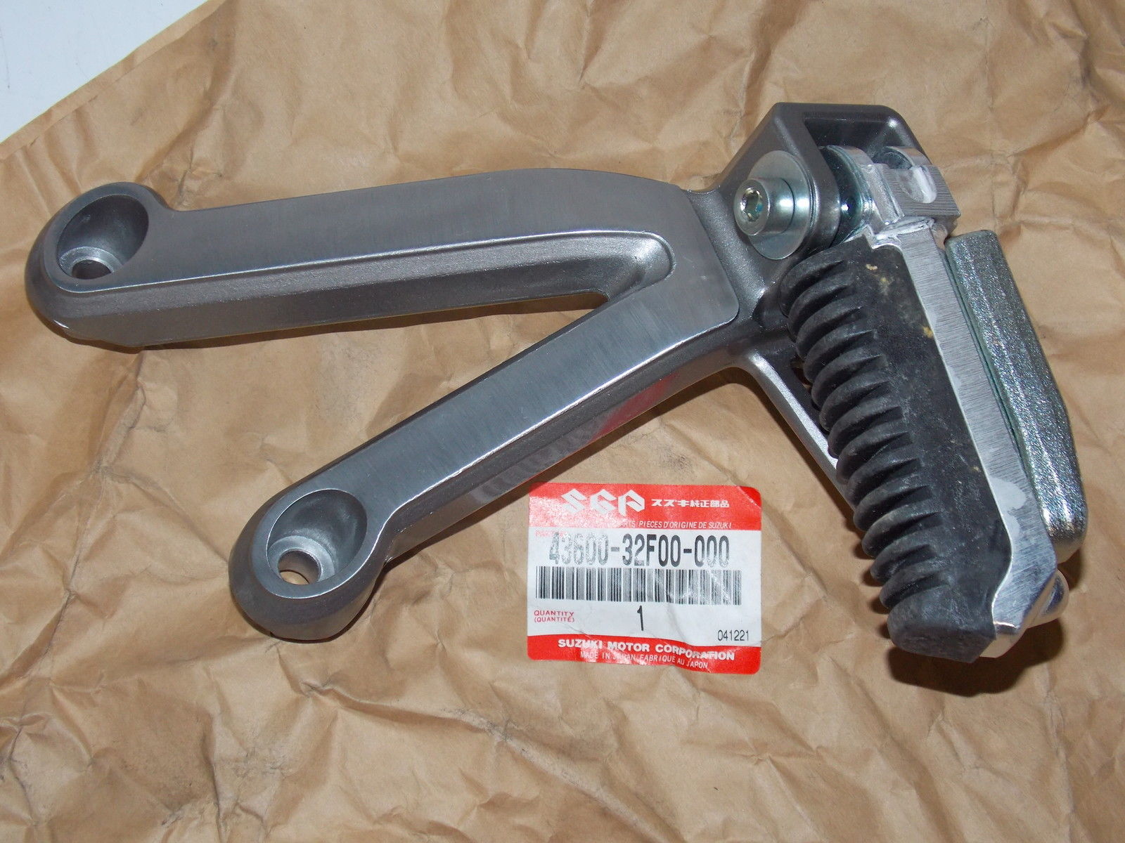 OEM SUZUKI 2001-2005 FOOT REST ASSY GST1200 S  43600-32F00 - MotoRaider