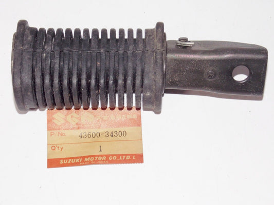 OEM SUZUKI 1981 1982 REAR PILLION FOOTREST GS550M GS650G  43600-34300 - MotoRaider