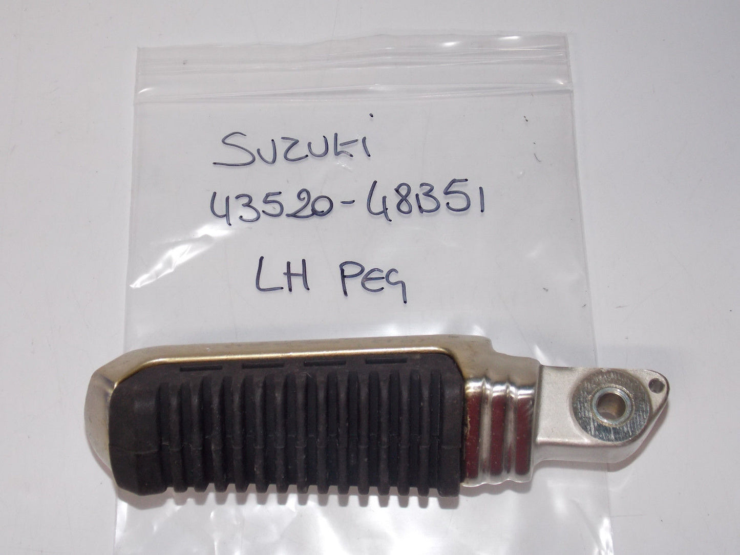NOS SUZUKI 1988 1990 1993 GSX1100 LEFT FRONT FOOTREST FOOT PEG STAND 43520-48B51 - MotoRaider