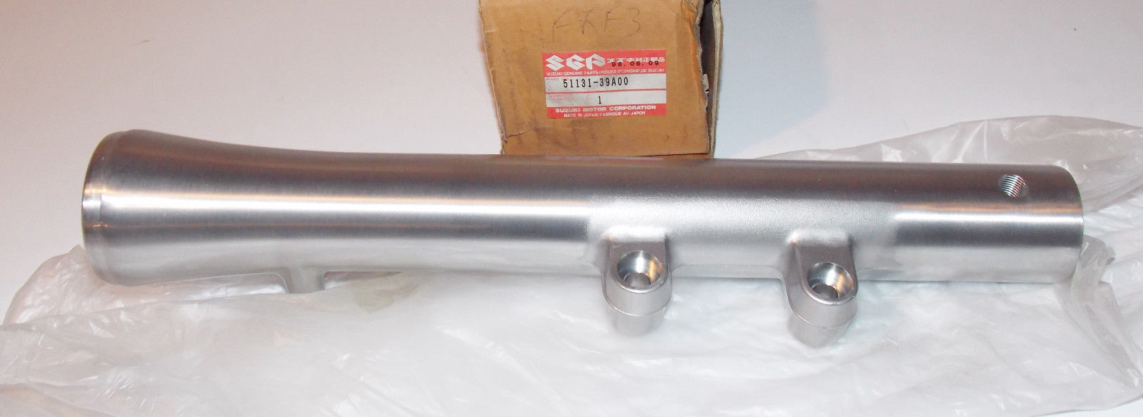 NOS SUZUKI 1988 1991 2000 VS750 VS800 INTRUDER RH FORK OUTER TUBE 51131-39A00 - MotoRaider