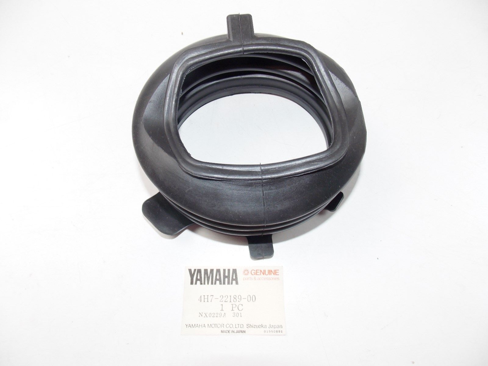 NOS YAMAHA  1980 1981 1982 1983 RUBBER BOOT XJ650  XJ750  4H7-22189 - MotoRaider