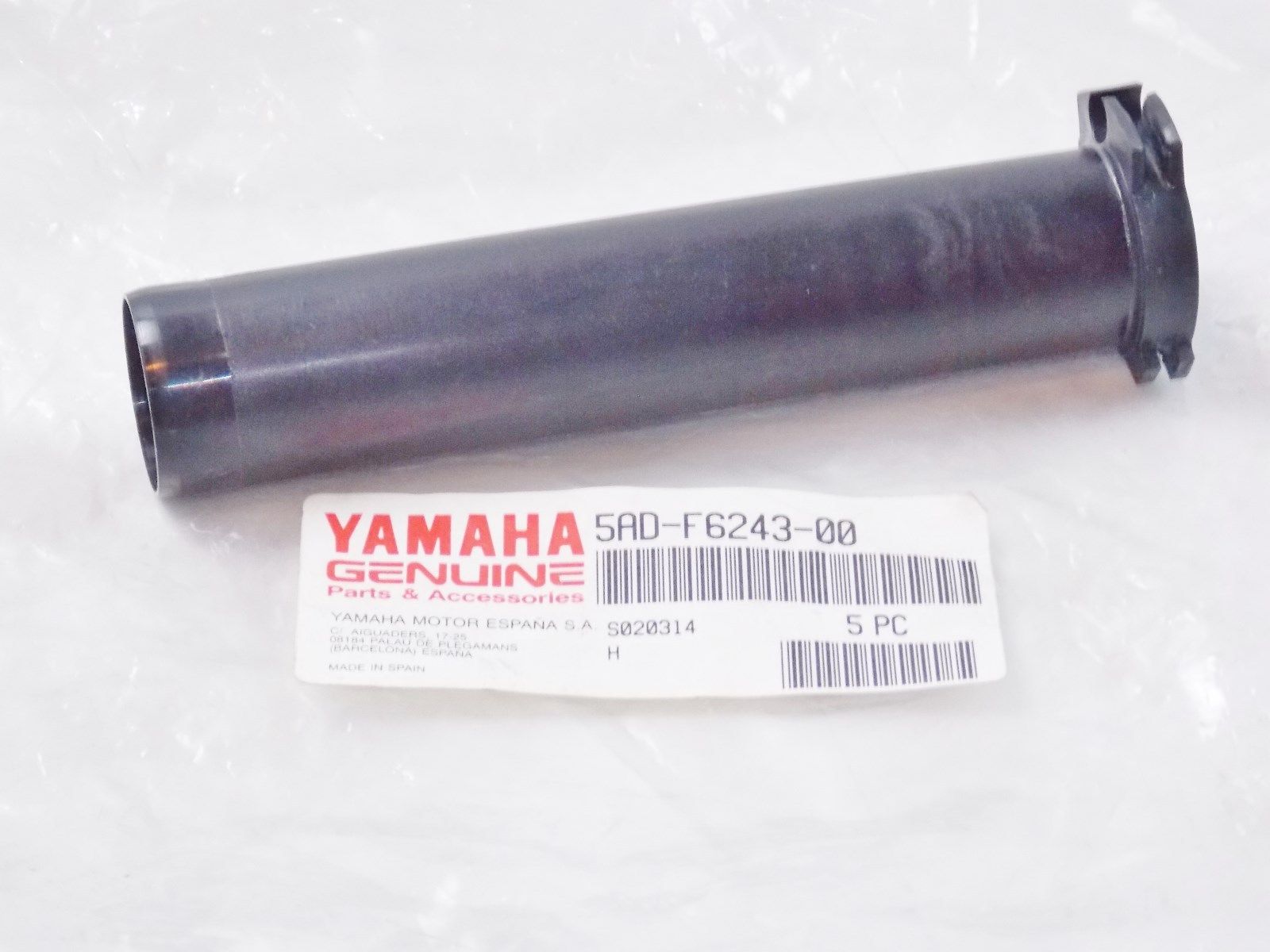 NOS YAMAHA  1997-2003 THROTTLE GUIDE TUBE  YN100  YN50   5AD-F6243 - MotoRaider