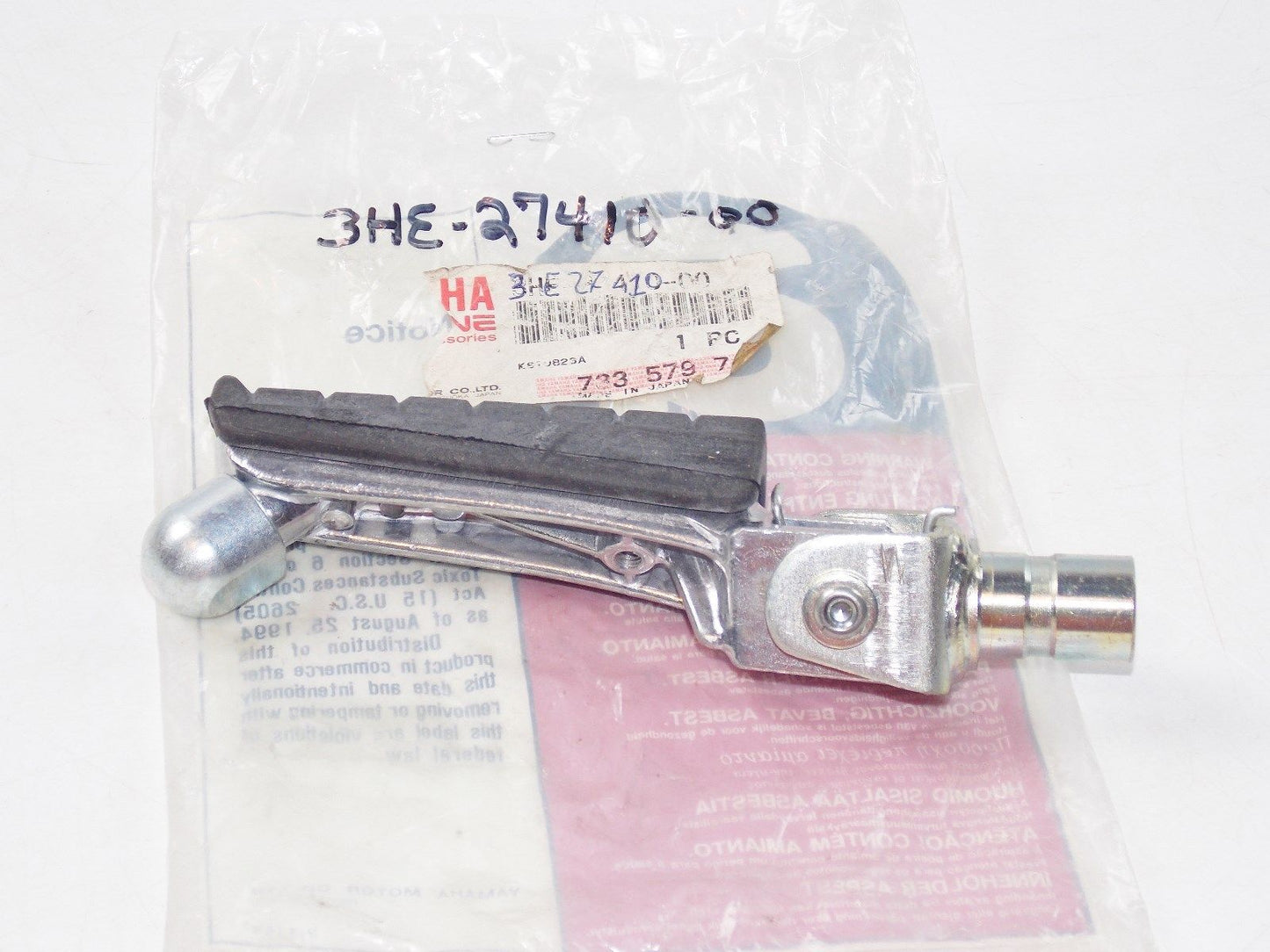 NOS YAMAHA  1989-1999  FRONT FOOTREST ASSY.  FZR600   3HE-27410 - MotoRaider