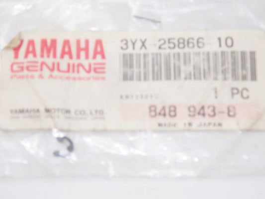 NOS YAMAHA  1992-2000 MASTER CYLINDER CLIP TDM850 GTS1000 XJ600 3YX-25866-10 - MotoRaider