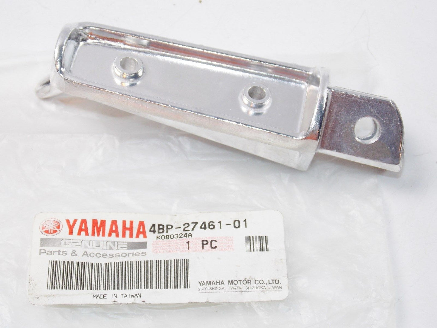 NOS YAMAHA  1997 1998  FOOTREST XJ600 4BP-27461-01 - MotoRaider