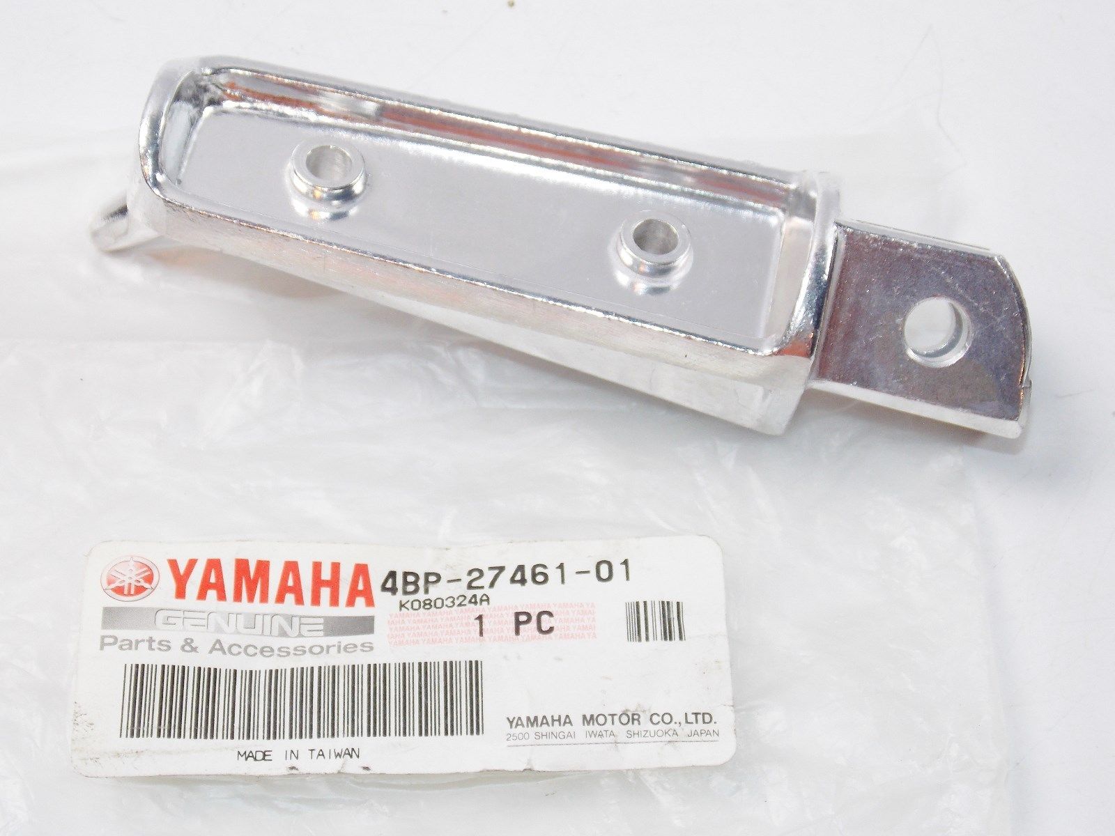 NOS YAMAHA  1997 1998  FOOTREST XJ600 4BP-27461-01 - MotoRaider