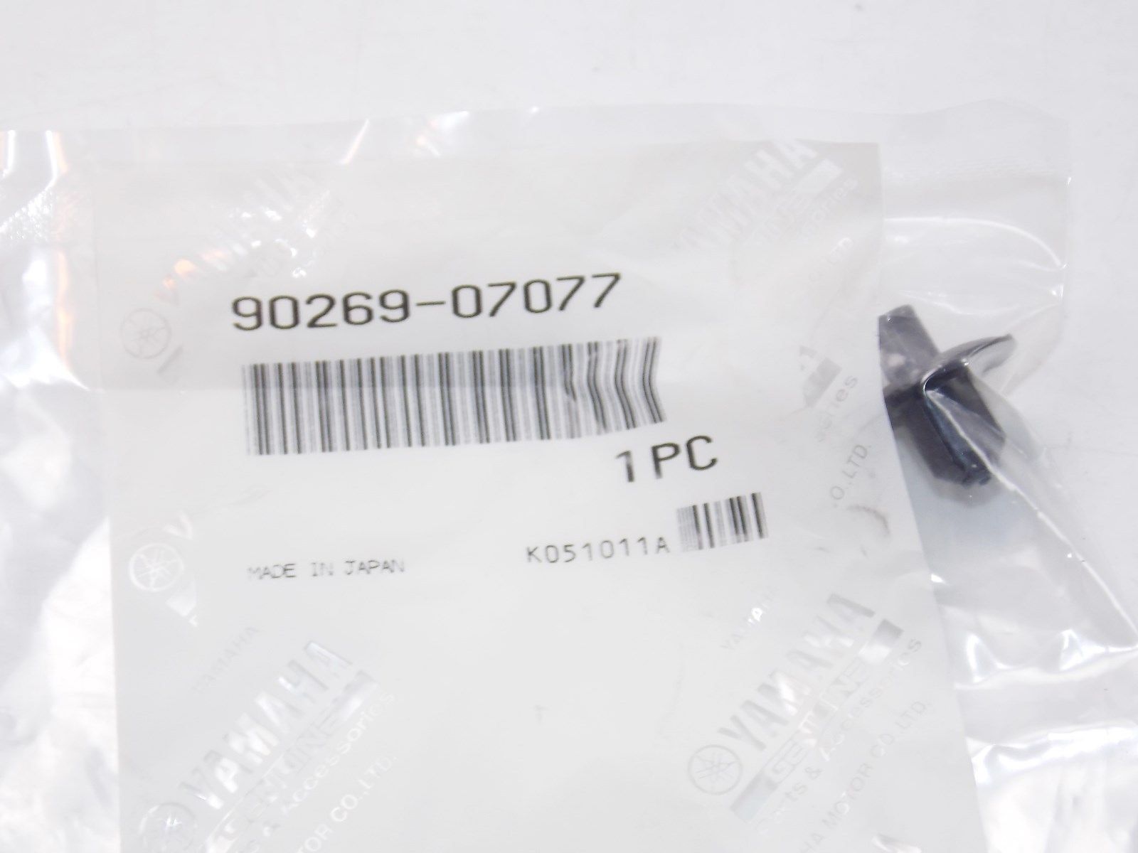 NOS YAMAHA 1998-2013 SPECIAL SHAPE RIVET YZF1000 YZFR1 XVS1100 XV19  90269-07077 - MotoRaider