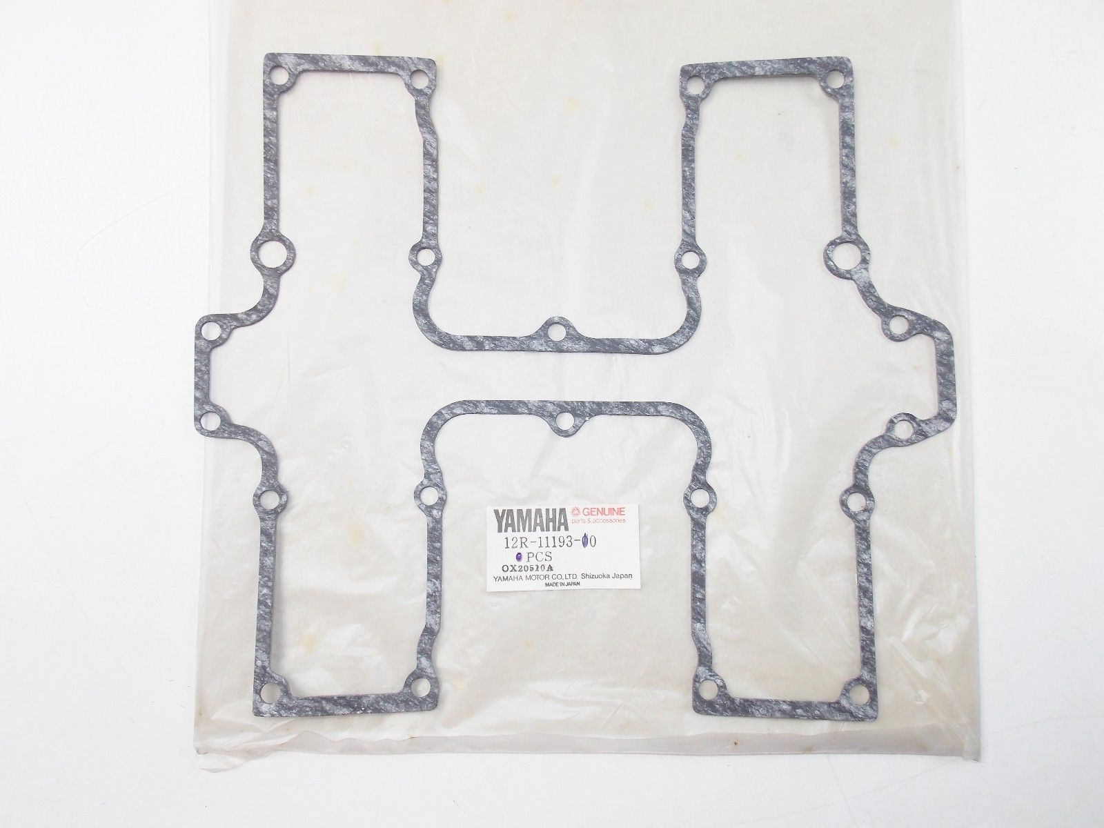 NOS YAMAHA 1982 1983 HEAD COVER 1 XS400  12B-11193-10 - MotoRaider