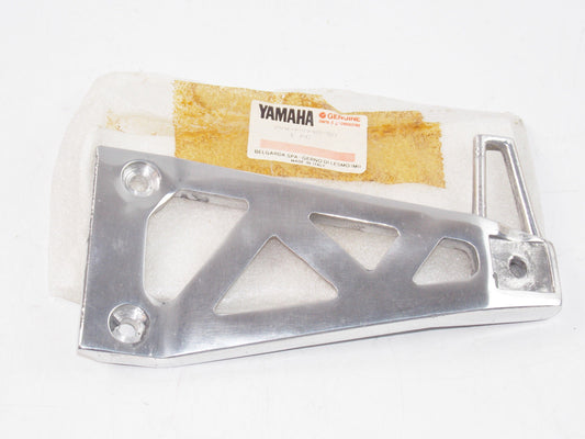 NOS GENUINE OEM YAMAHA FOOT REST BRACKET PEG STAND MOUNT 2VW-F2748-00 - MotoRaider
