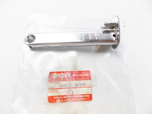 N0S OEM  1985 1986 SUZUKI  VS750 FRONT LEFT FOOT REST BAR STAY STAND 43540-38A00 - MotoRaider
