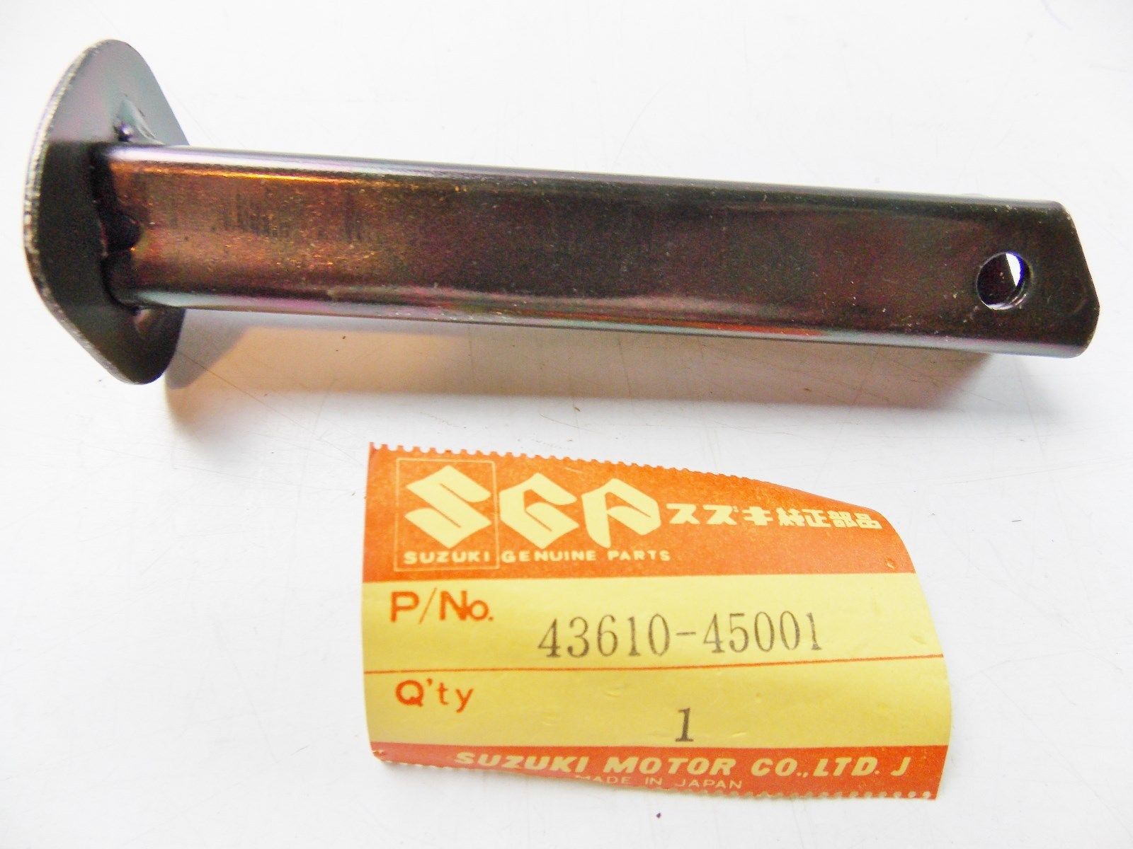 N0S OEM  SUZUKI 1980 1981 RIGHT FOOTREST GS750/850/1000/1100  43610-45001 - MotoRaider