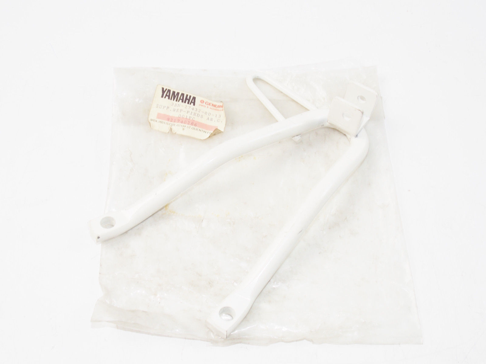 NOS OEM GENUINE YAMAHA 1993 DT125R DT125 FOOT PEG BRACKET WHITE 3BN-27432-00-13 - MotoRaider